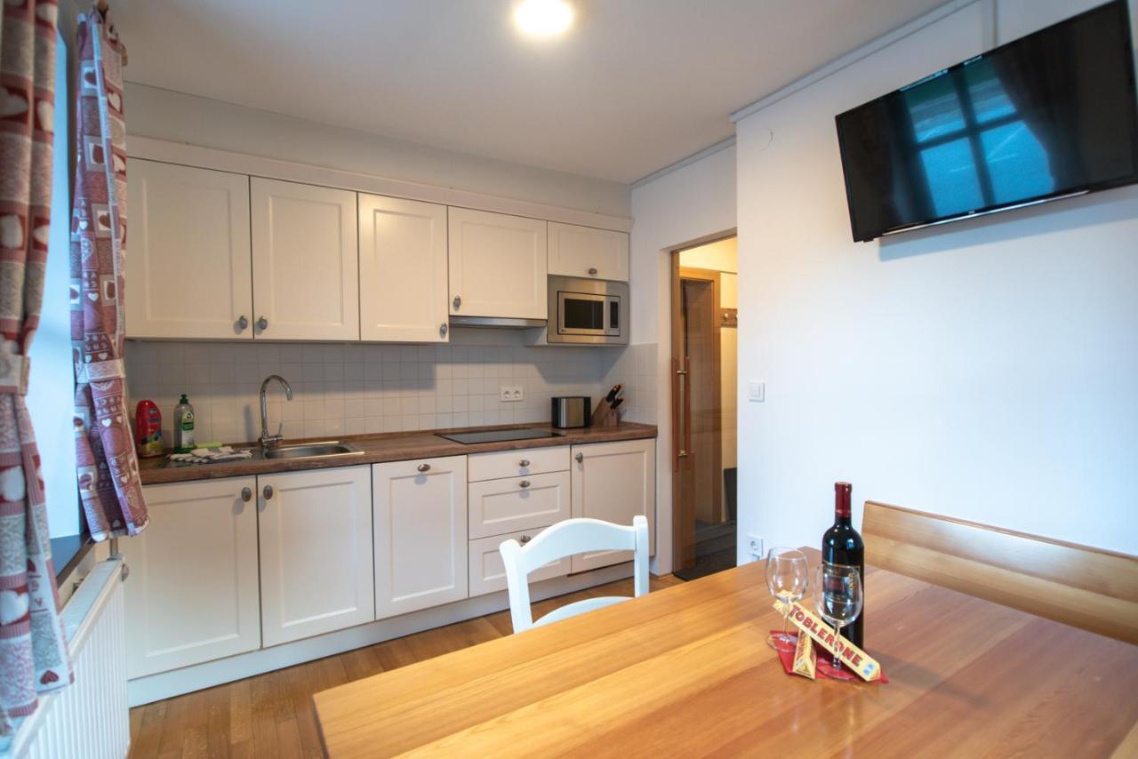 Pritlicni Apartma Hribovc Z Atrijem Kranjska Gora Exterior photo