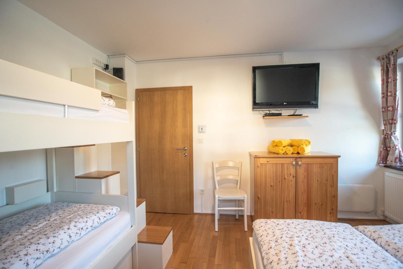 Pritlicni Apartma Hribovc Z Atrijem Kranjska Gora Exterior photo