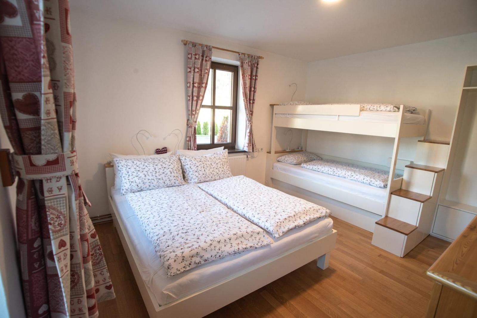Pritlicni Apartma Hribovc Z Atrijem Kranjska Gora Exterior photo